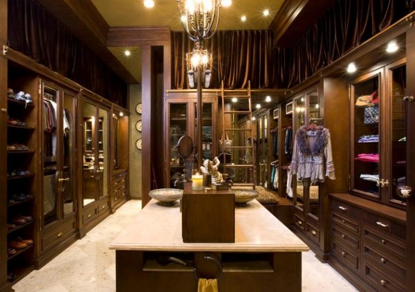 The Luxury of a $500,000 Closet and Its Amazing Features